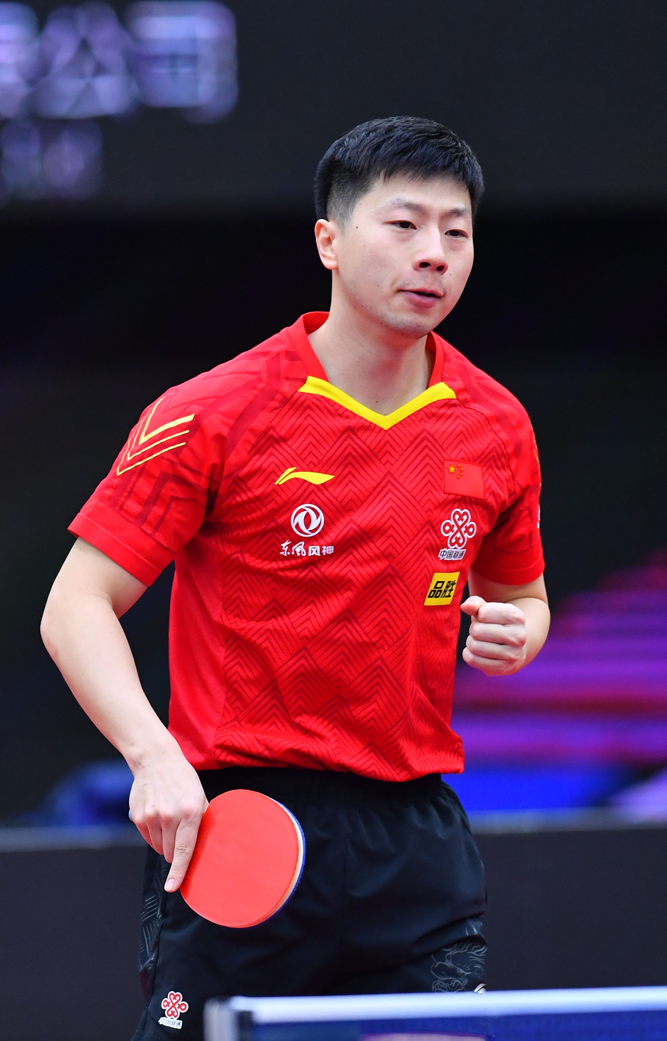 队围绕他进 队围绕他进