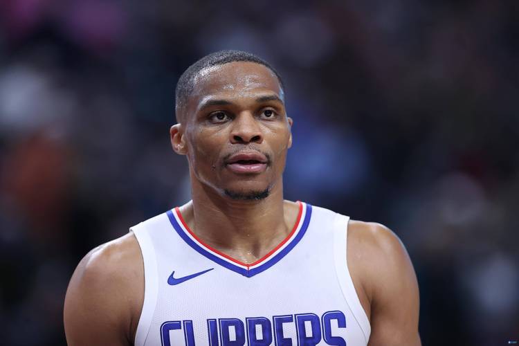 詹姆斯留队 詹姆斯留队